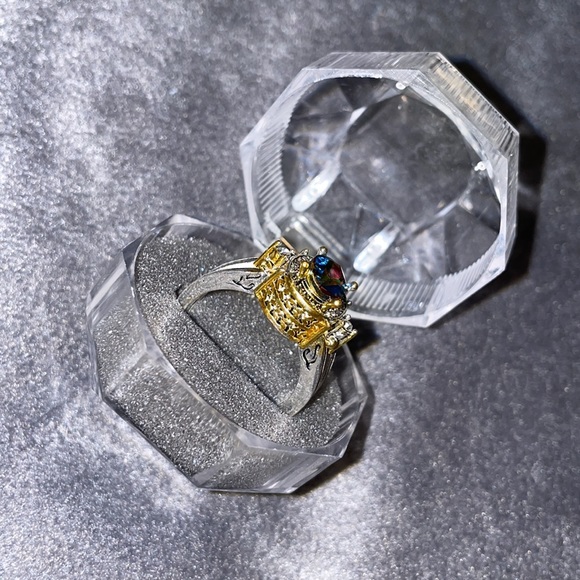 Beautiful Oval Cut sz 8 Tanzanite Ring 2 Tone w/Rhinestones!!! - Picture 4 of 15